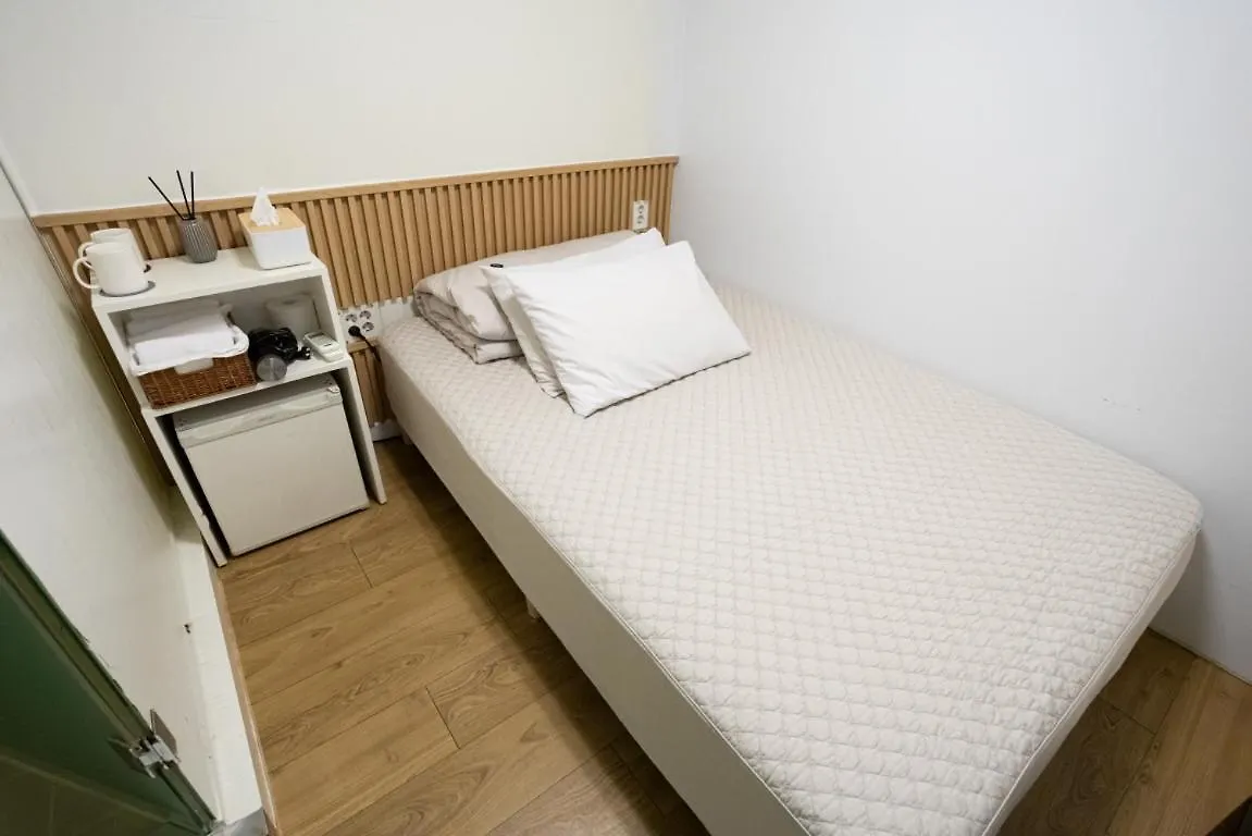 K Stay Guesthouse Myeongdong First Seul 2*,  Güney Kore