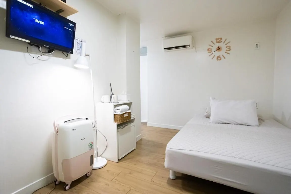 K Stay Guesthouse Myeongdong First Seul 2*,
